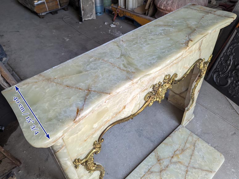 Decorative mantel in onyx Decorative mantel in onyx-11