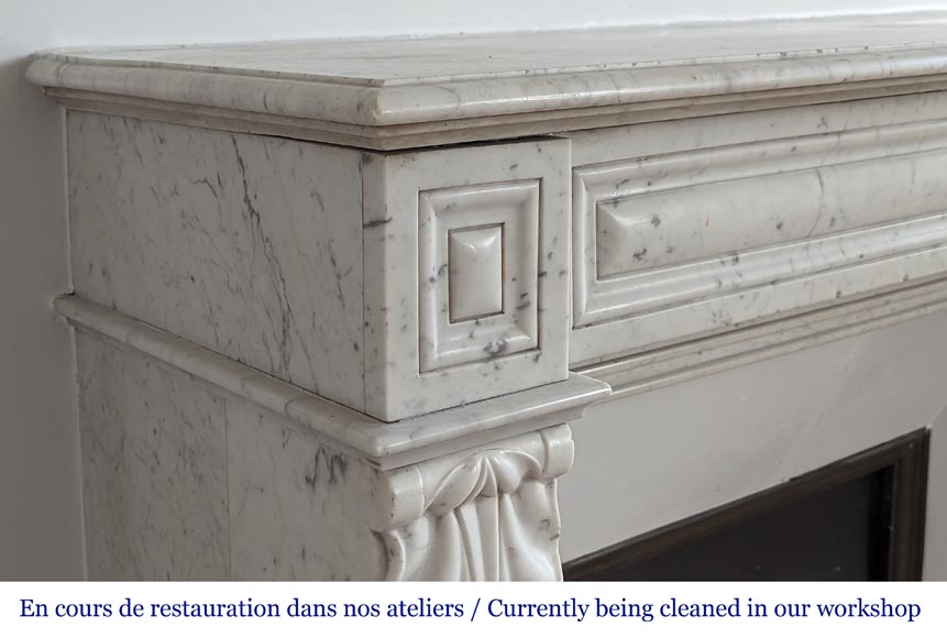 Napoleon III style Modillon mantel adorned with water leaves in Carrara marble Napoleon III style Modillon mantel adorned with water leaves in Carrara marble-3