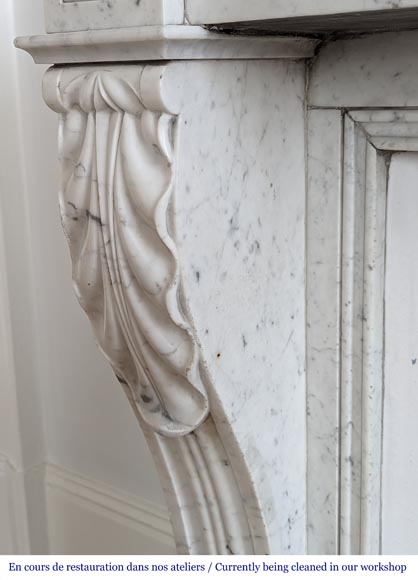 Napoleon III style Modillon mantel adorned with water leaves in Carrara marble Napoleon III style Modillon mantel adorned with water leaves in Carrara marble-4