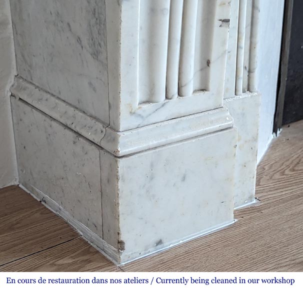 Napoleon III style Modillon mantel adorned with water leaves in Carrara marble Napoleon III style Modillon mantel adorned with water leaves in Carrara marble-5