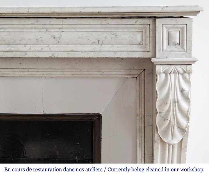 Napoleon III style Modillon mantel adorned with water leaves in Carrara marble Napoleon III style Modillon mantel adorned with water leaves in Carrara marble-7