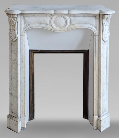 Louis XV style Pompadour model mantelpiece in Carrara marble, decorated with shells Louis XV style Pompadour model mantelpiece in Carrara marble, decorated with shells-0