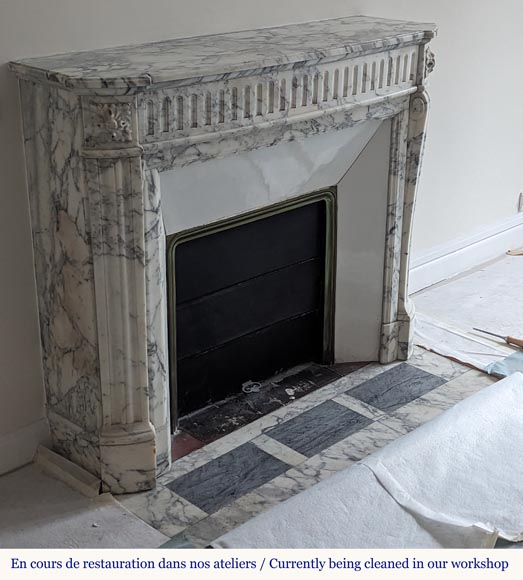Louis XVI style curved mantel with curved flutes in Arabescato marble Louis XVI style curved mantel with curved flutes in Arabescato marble-2