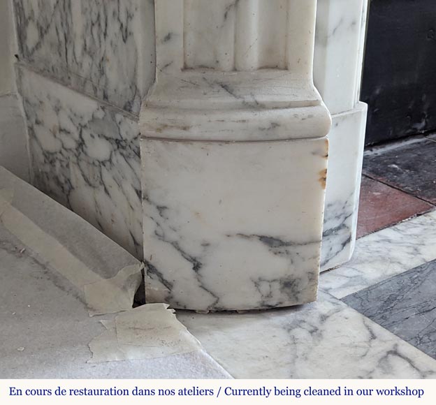 Louis XVI style curved mantel with curved flutes in Arabescato marble Louis XVI style curved mantel with curved flutes in Arabescato marble-4