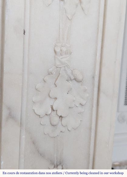 Large Louis XVI period statuary marble mantel with foliage décor Large Louis XVI period statuary marble mantel with foliage décor -11