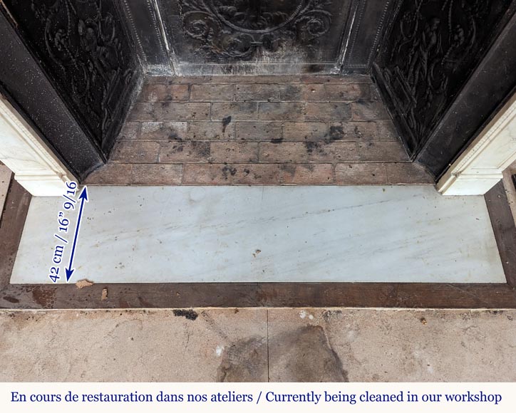 Large Louis XVI period statuary marble mantel with foliage décor Large Louis XVI period statuary marble mantel with foliage décor -16