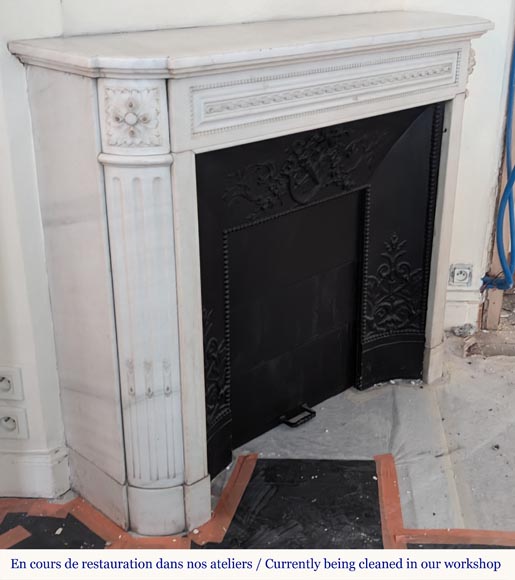 Louis XVI style Carrara marble mantel with rounded corners and pearl décor Louis XVI style Carrara marble mantel with rounded corners and pearl décor-2
