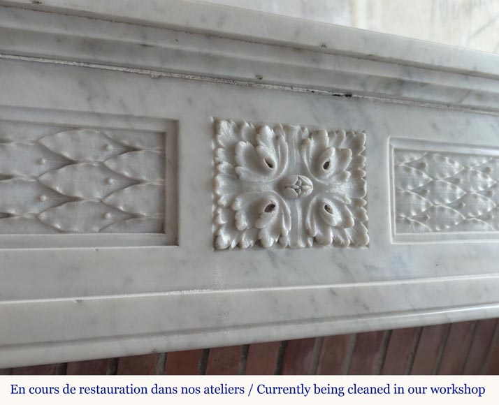 Louis XVI style mantel in Carrara marble decorated with a holly frieze Louis XVI style mantel in Carrara marble decorated with a holly frieze-2