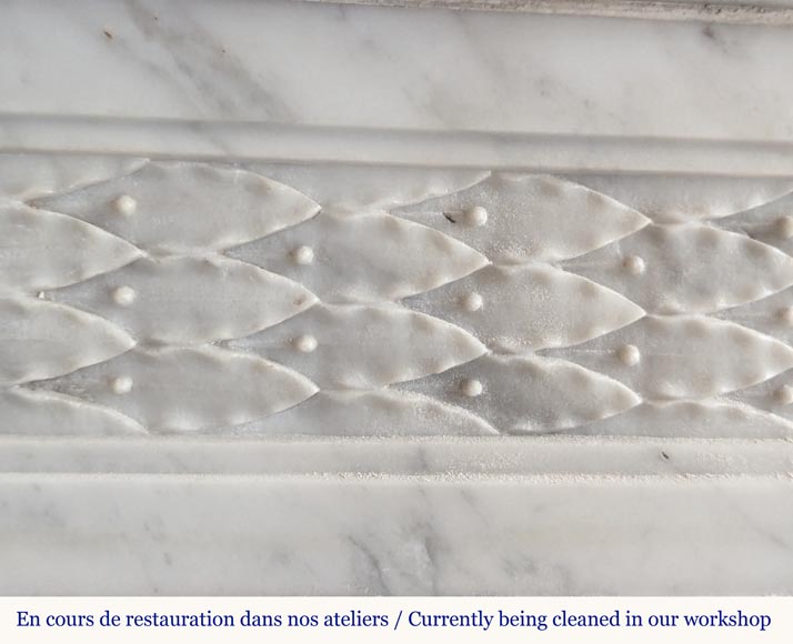 Louis XVI style mantel in Carrara marble decorated with a holly frieze Louis XVI style mantel in Carrara marble decorated with a holly frieze-3