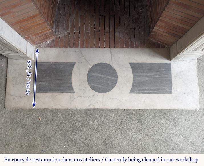 Louis XVI style mantel in Carrara marble decorated with a holly frieze Louis XVI style mantel in Carrara marble decorated with a holly frieze-11