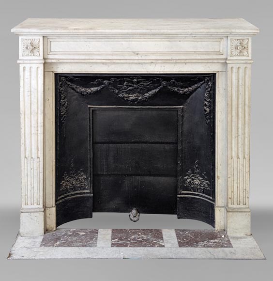 Louis XVI style mantel in Carrara marble adorned with rosettes Louis XVI style mantel in Carrara marble adorned with rosettes-0