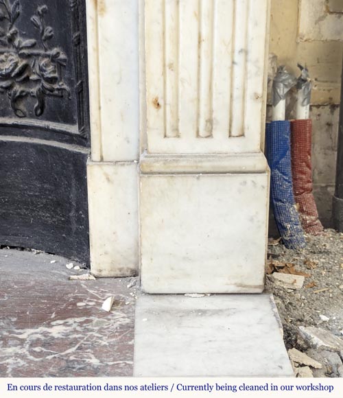 Louis XVI style mantel in Carrara marble adorned with rosettes Louis XVI style mantel in Carrara marble adorned with rosettes-6