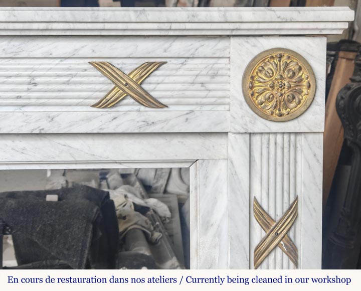 Louis XVI style fireplace in Carrara marble and bronze Louis XVI style fireplace in Carrara marble and bronze-6