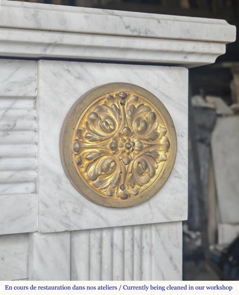 Louis XVI style fireplace in Carrara marble and bronze Louis XVI style fireplace in Carrara marble and bronze-7