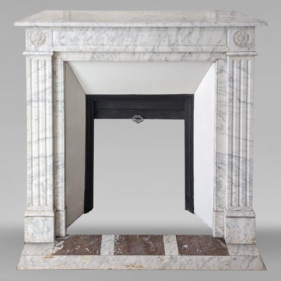 Louis XVI style mantel in veined Carrara marble with flower adorned heads Louis XVI style mantel in veined Carrara marble with flower adorned heads-0