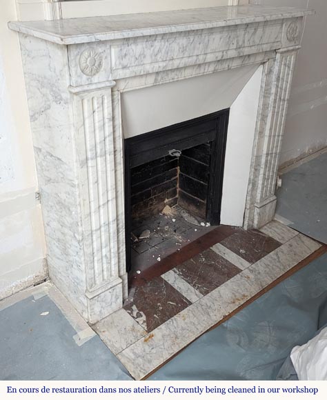 Louis XVI style mantel in veined Carrara marble with flower adorned heads Louis XVI style mantel in veined Carrara marble with flower adorned heads-2