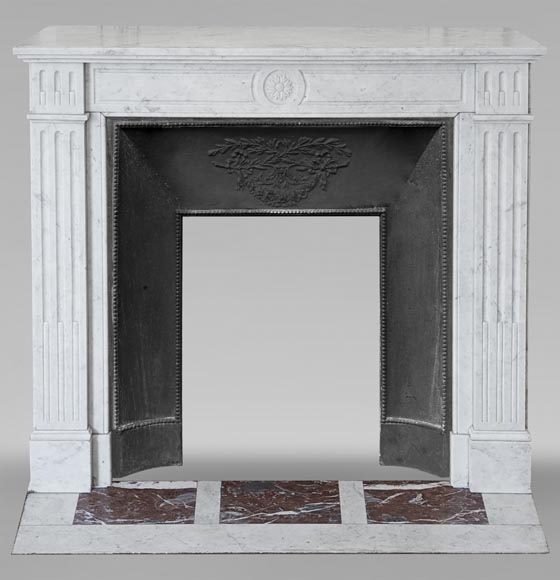 Louis XVI style mantel in Carrara marble adorned with a sunflower Louis XVI style mantel in Carrara marble adorned with a sunflower-0