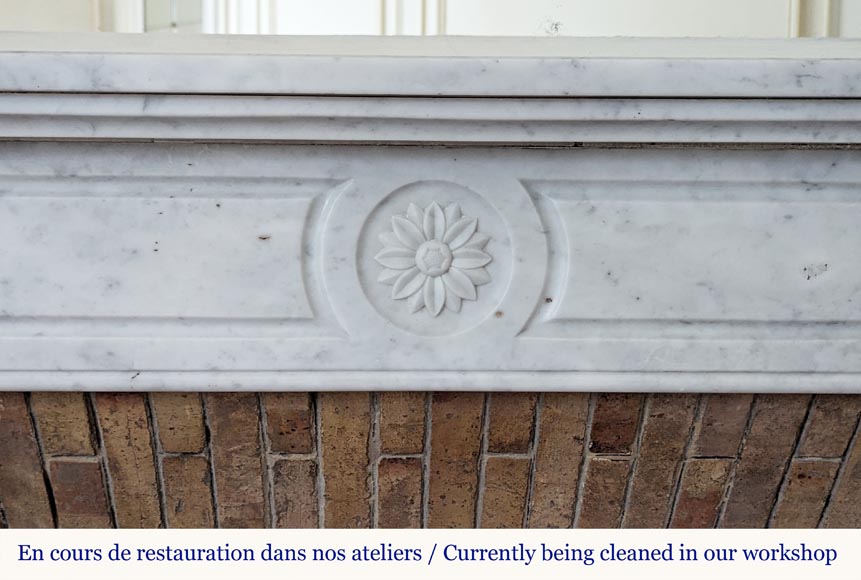 Louis XVI style mantel in Carrara marble adorned with a sunflower Louis XVI style mantel in Carrara marble adorned with a sunflower-1