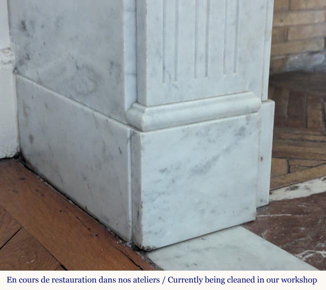 Louis XVI style mantel in Carrara marble adorned with a sunflower Louis XVI style mantel in Carrara marble adorned with a sunflower-4