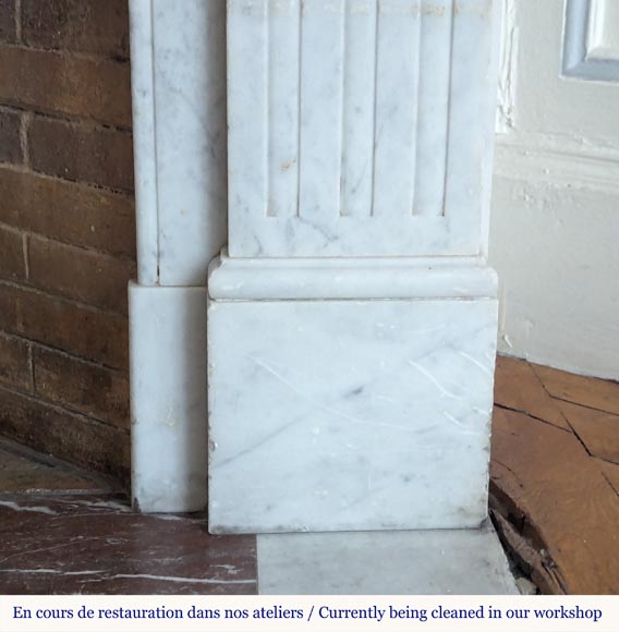 Louis XVI style mantel in Carrara marble adorned with a sunflower Louis XVI style mantel in Carrara marble adorned with a sunflower-7