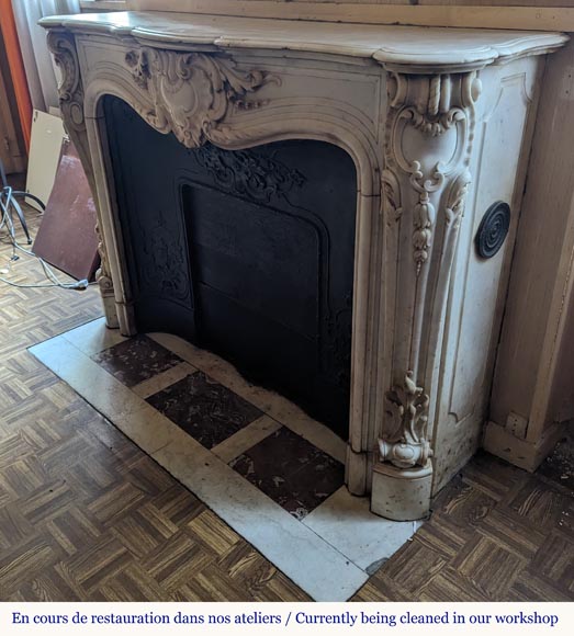 Louis XV style mantel in Carrara marble richly carved with foliage Louis XV style mantel in Carrara marble richly carved with foliage-9