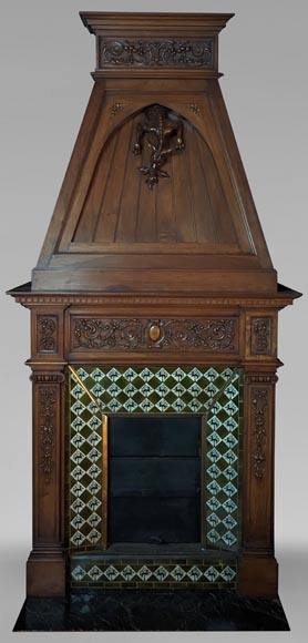 Neo-Renaissance style mantel in carved walnut wood adorned with a salamander Neo-Renaissance style mantel in carved walnut wood adorned with a salamander-0