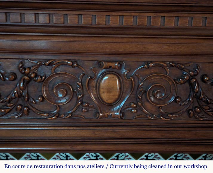 Neo-Renaissance style mantel in carved walnut wood adorned with a salamander Neo-Renaissance style mantel in carved walnut wood adorned with a salamander-3