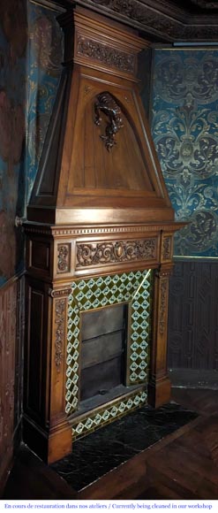 Neo-Renaissance style mantel in carved walnut wood adorned with a salamander Neo-Renaissance style mantel in carved walnut wood adorned with a salamander-4