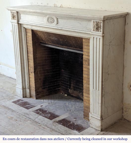 Louis XVI style carved in Carrara marble mantel with flower Louis XVI style carved in Carrara marble mantel with flower-5