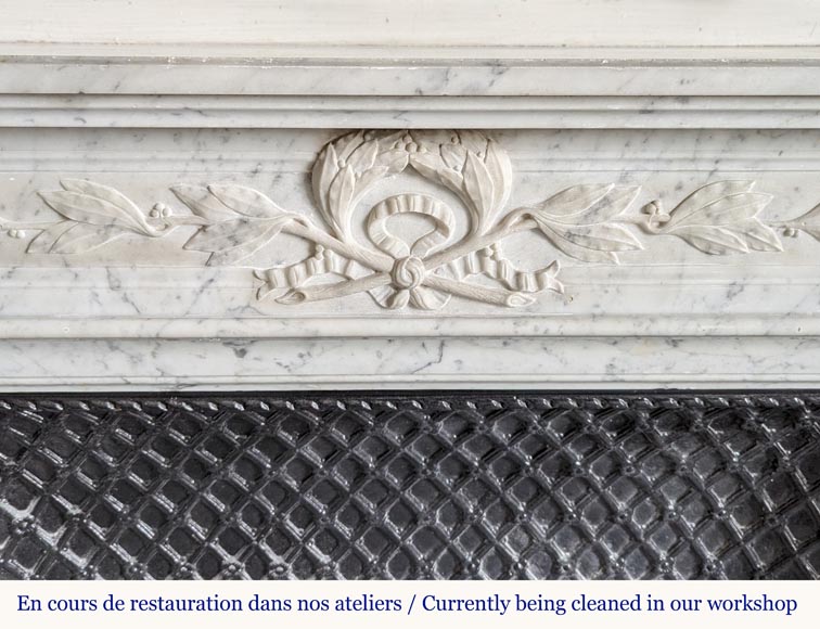 Louis XVI mantel in Carrara marble adorned with a laurel wreath Louis XVI mantel in Carrara marble adorned with a laurel wreath-1