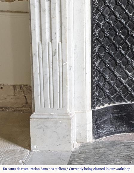 Louis XVI mantel in Carrara marble adorned with a laurel wreath Louis XVI mantel in Carrara marble adorned with a laurel wreath-4