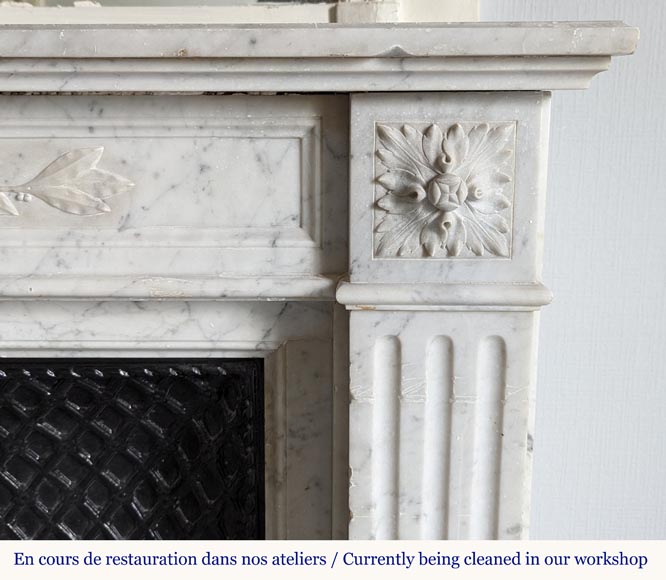 Louis XVI mantel in Carrara marble adorned with a laurel wreath Louis XVI mantel in Carrara marble adorned with a laurel wreath-6