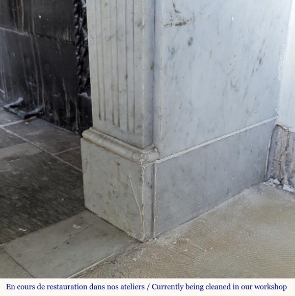 Louis XVI mantel in Carrara marble adorned with a laurel wreath Louis XVI mantel in Carrara marble adorned with a laurel wreath-7