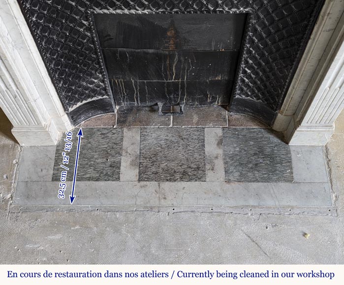 Louis XVI mantel in Carrara marble adorned with a laurel wreath Louis XVI mantel in Carrara marble adorned with a laurel wreath-8