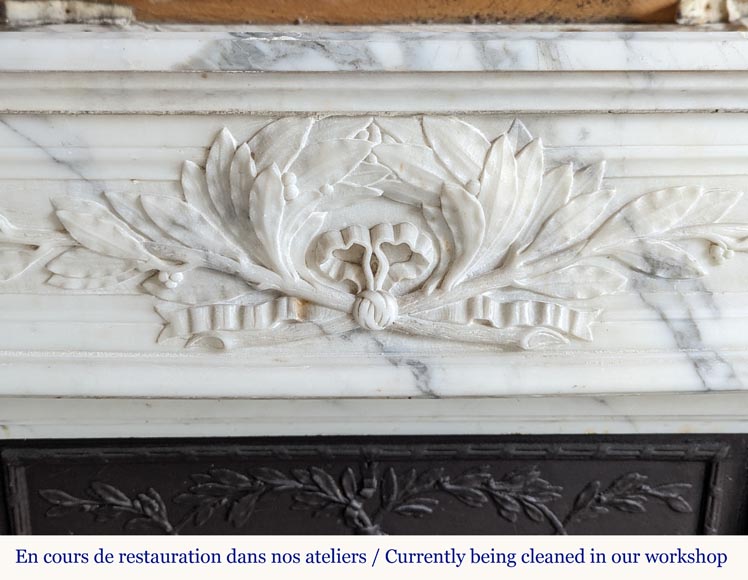 Louis XVI style curved mantel in Arabescato marble Louis XVI style curved mantel in Arabescato marble -1