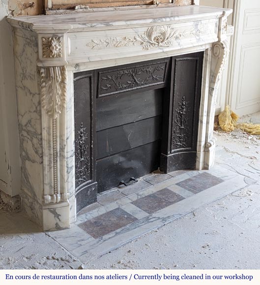 Louis XVI style curved mantel in Arabescato marble Louis XVI style curved mantel in Arabescato marble -2
