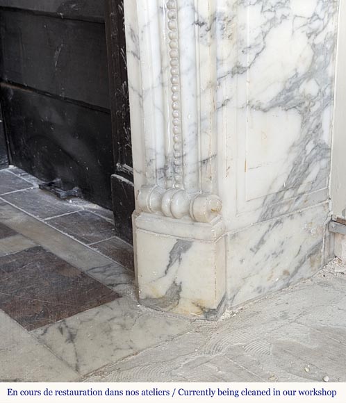 Louis XVI style curved mantel in Arabescato marble Louis XVI style curved mantel in Arabescato marble -7