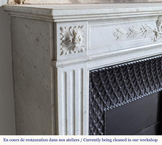 Louis XVI style mantel in Carrara marble adorned with a laurel wreath Louis XVI style mantel in Carrara marble adorned with a laurel wreath-4