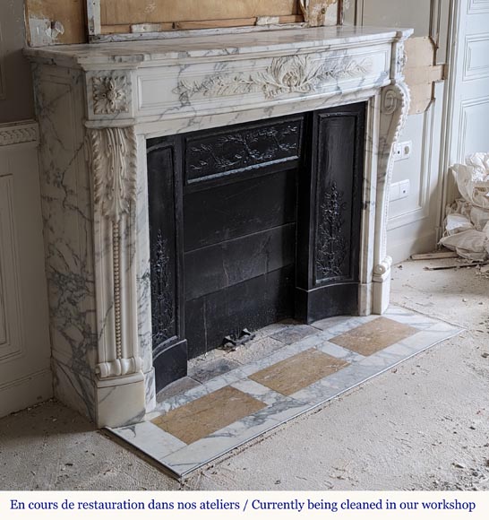 Curved Louis XVI style mantel in Arabescato marble decorated with a laurel wreath Curved Louis XVI style mantel in Arabescato marble decorated with a laurel wreath-3