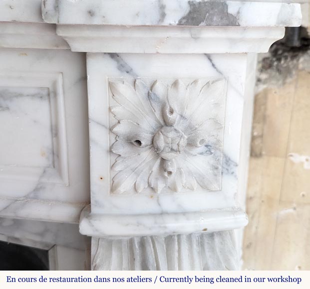 Curved Louis XVI style mantel in Arabescato marble decorated with a laurel wreath Curved Louis XVI style mantel in Arabescato marble decorated with a laurel wreath-9
