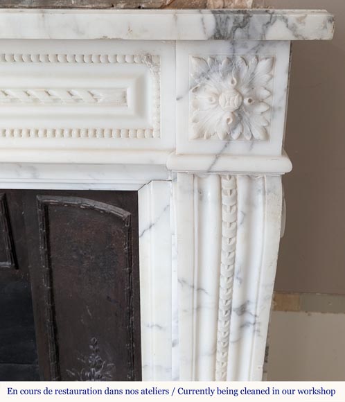 Louis XVI style mantel in Arabescato marble with pearl entablature Louis XVI style mantel in Arabescato marble with pearl entablature-7
