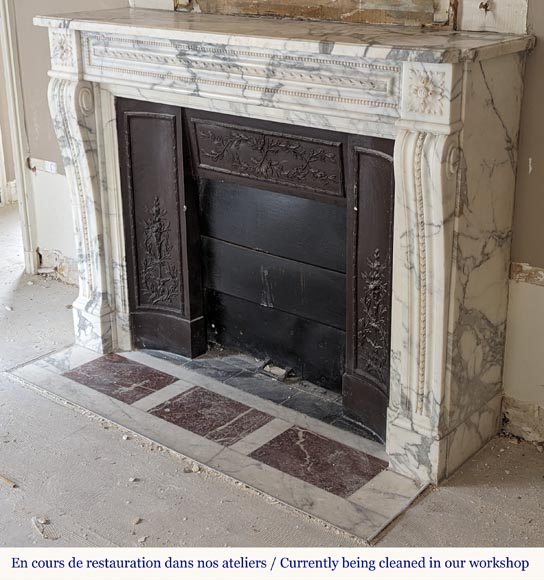 Louis XVI style mantel in Arabescato marble decorated with a frieze of pearls Louis XVI style mantel in Arabescato marble decorated with a frieze of pearls-5