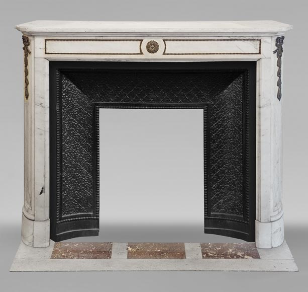 Louis XVI style mantel with rounded corners in statuary marble decorated in bronze Louis XVI style mantel with rounded corners in statuary marble decorated in bronze-0