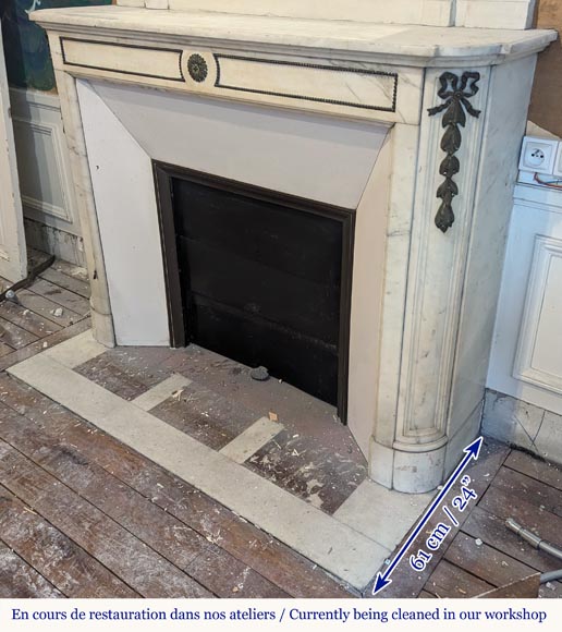 Louis XVI style mantel with rounded corners in statuary marble decorated in bronze Louis XVI style mantel with rounded corners in statuary marble decorated in bronze-5