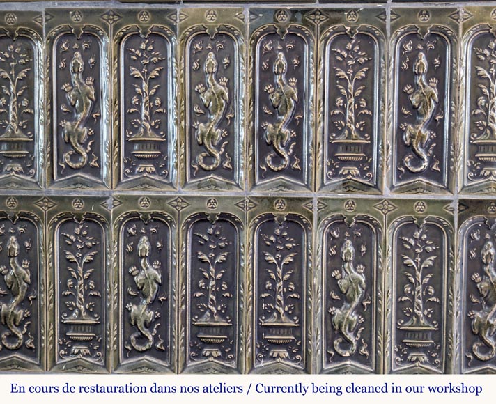 Large Napoleon III style stove in green earthenware decorated with salamanders Large Napoleon III style stove in green earthenware decorated with salamanders-2