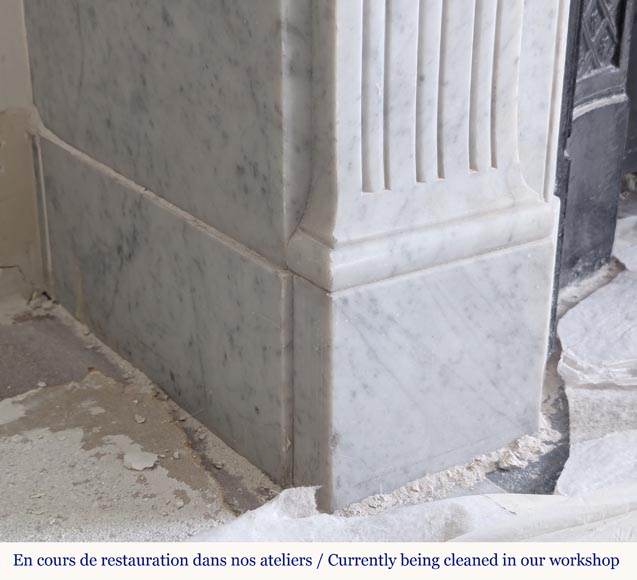 Cheminée de style Louis XVI en marbre de Carrare ornée d'un tournesol Cheminée de style Louis XVI en marbre de Carrare ornée d'un tournesol-5