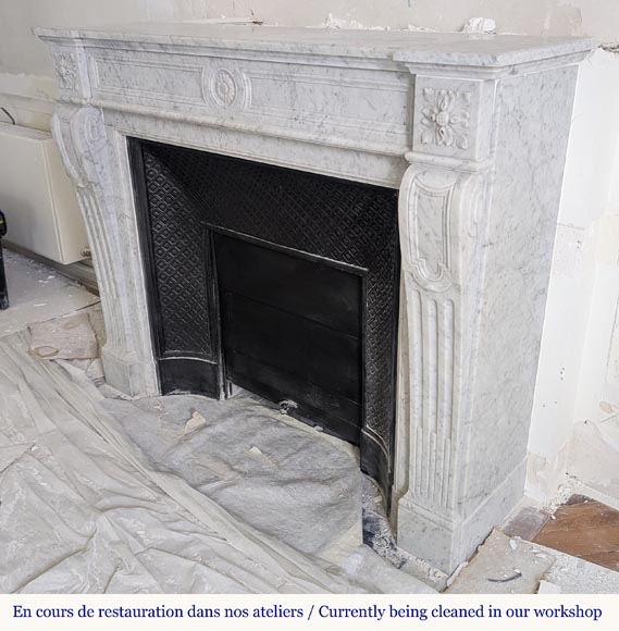 Cheminée de style Louis XVI en marbre de Carrare ornée d'un tournesol Cheminée de style Louis XVI en marbre de Carrare ornée d'un tournesol-6