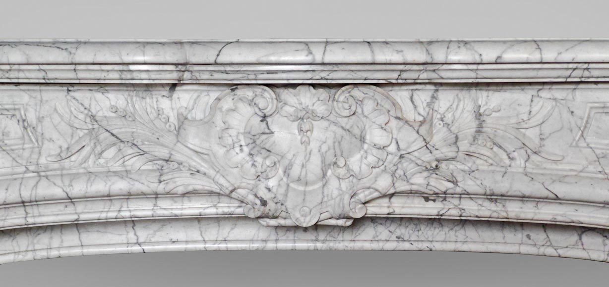Large Regency-Style Mantelpiece in Veined Carrara Marble-1