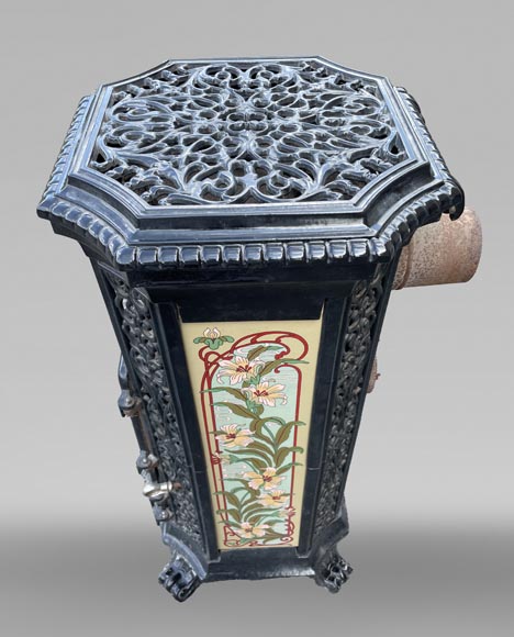 GODIN, Cast Iron Stove with Art Nouveau Floral Decor, 19th-20th Century GODIN, Cast Iron Stove with Art Nouveau Floral Decor, 19th-20th Century-2