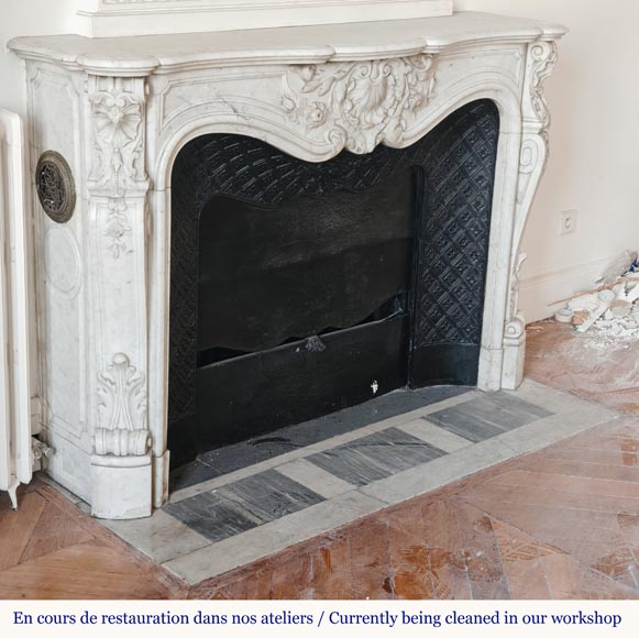 Highly Carved Louis XV-style mantel in Carrara marble Highly Carved Louis XV-style mantel in Carrara marble-3